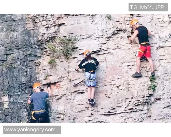 广州攀岩队的中路突破之旅：探索攀岩深度与技巧的完美结合
