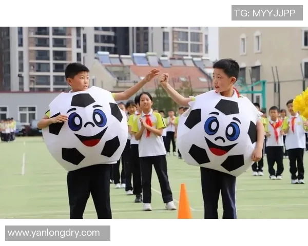 足球明星们的童趣瞬间高清图片展现他们可爱的一面 足球明星们的童趣瞬间高清图片展现他们可爱的一面