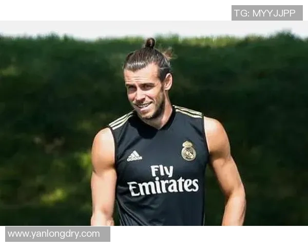 足球明星贝尔的女儿展现天赋与魅力引发媒体热议与关注 足球明星贝尔的女儿展现天赋与魅力引发媒体热议与关注